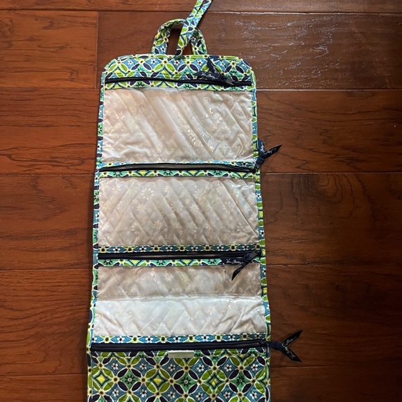 Vera Bradley Hanging Toiletry Organizer Floral Print l Discontinued - Picture 2 of 5